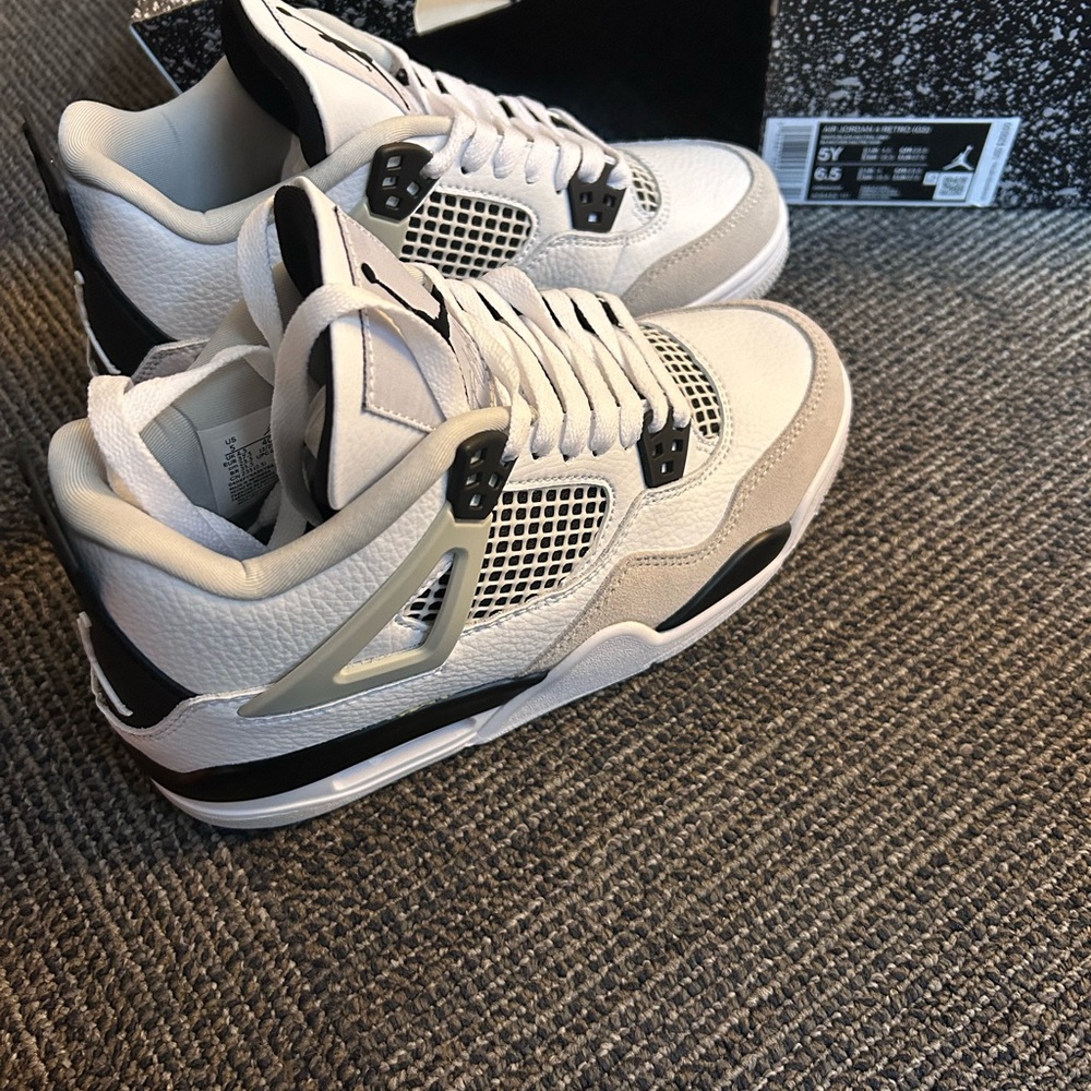 Jordan 4 Military black